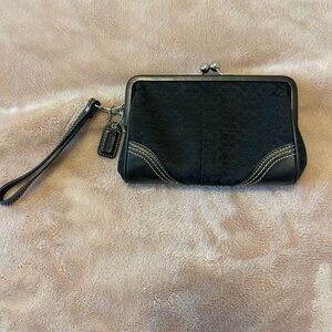 Vintage Y2K Coach SOHO Kiss Lock Black Wristlet